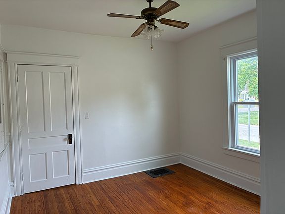 3rd image of 401 Seneca St #1