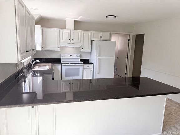 2nd image of 21425 Averhill St