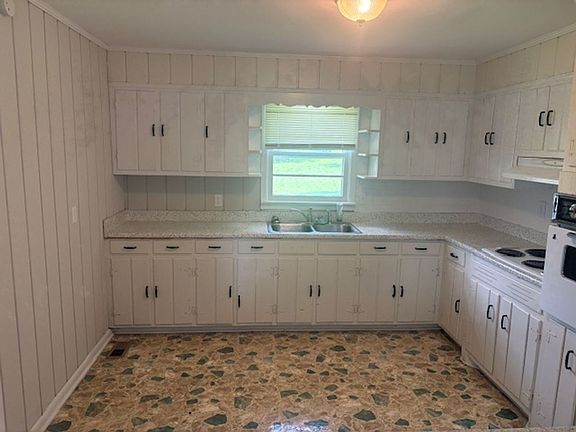 4th image of 304 W Adams St
