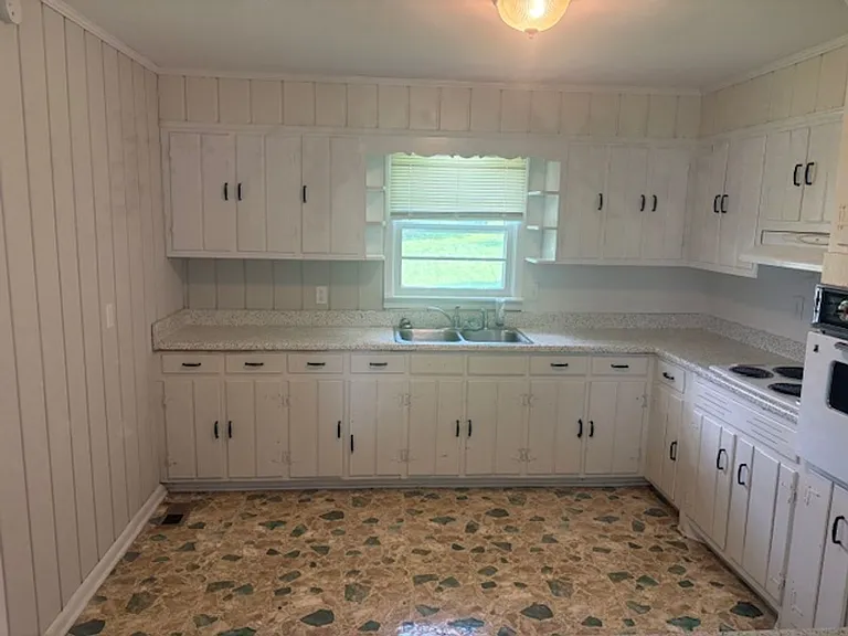 304 W Adams St — Photo 4