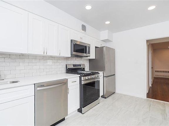 3rd image of 729 E 81st St