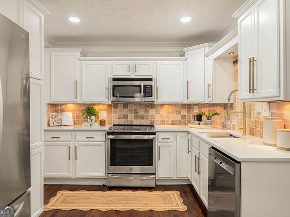 4th image of 2612 Patrick Ct SE