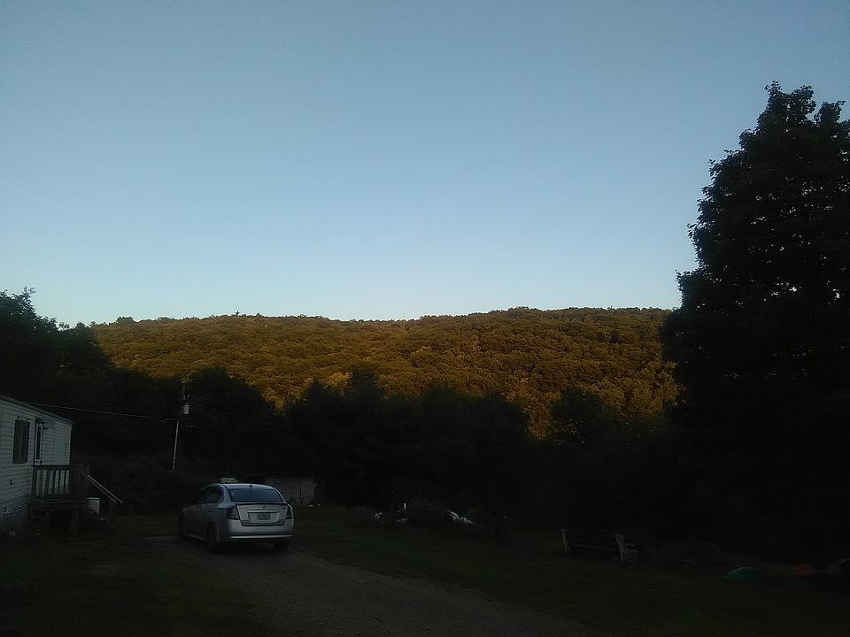 2nd image of 28 Stonehedge Ln