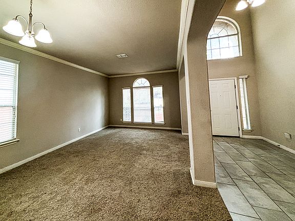 5th image of 702 Lorimor Ct