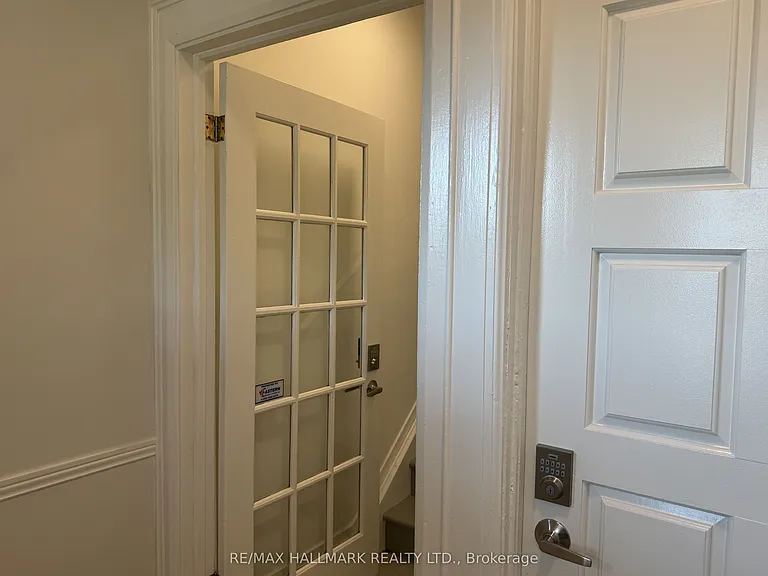 553 Broadview Ave #UPPER — Photo 3