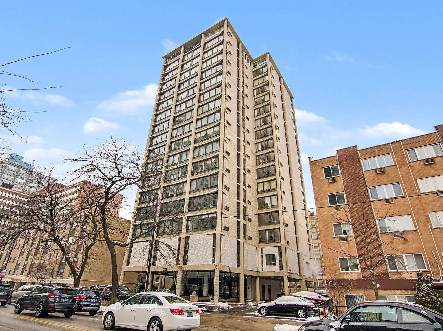 5740 N Sheridan Rd APT 5A photo 1