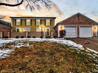 1417 Paddle Wheel Ln, Rochester, MI 48306