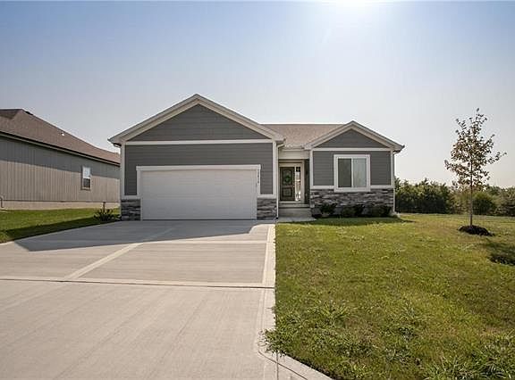 2nd image of Black Oak Cir