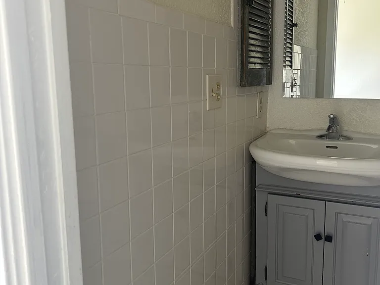 7262 Montgomery Dr — Photo 16
