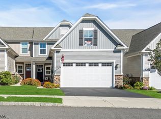 11 Sharp Shinned Ct, Washington, NJ 07882
