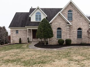 911 Falcon Run, New Albany, IN 47150