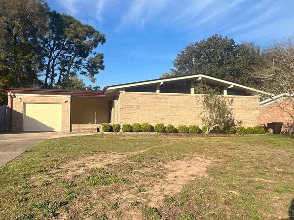 3830 Summer Dr, Pensacola, FL 32504