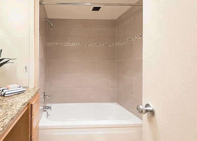 Latitude 40 — Photo 28