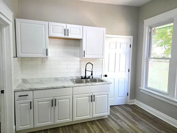 1212 W Chambers STREET, Milwaukee, WI 53206