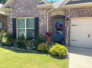 266 Falcon Ridge Dr, New Market, AL 35761