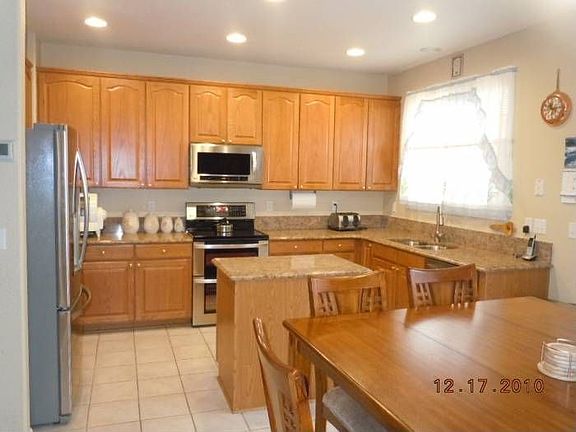 Large gourmet kitchen