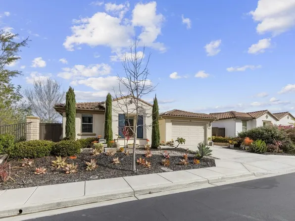 432 Adobe Estates Dr, Vista, CA 92083