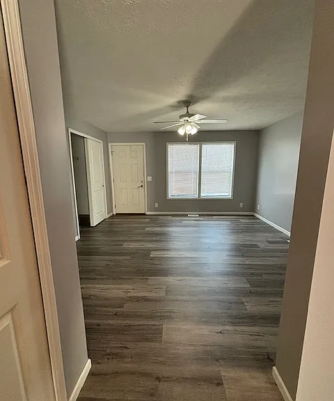911 N Riverside Dr #7 — Photo 20