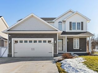 3301 Brook Ridge Ct, Des Moines, IA 50317