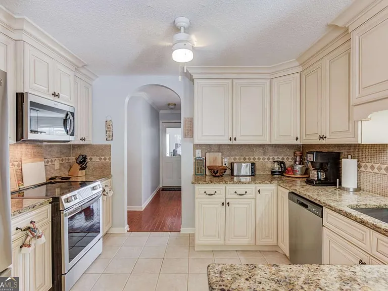 3314 Banks Mountain Dr — Photo 12