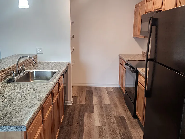 1 & 2 Crosswoods Path Blvd #202-301 — Photo 7