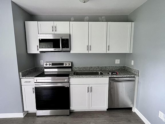 5th image of 427 N Yadkin Ave APT 401