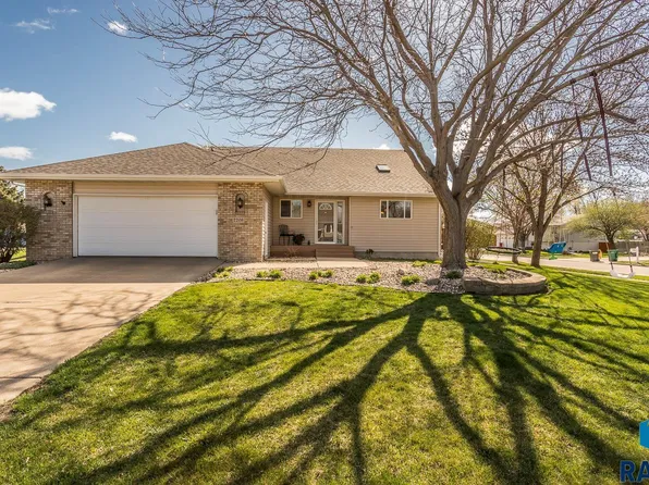 2208 S Arbor Cir, Sioux Falls, SD 57106