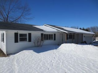 124 Pembroke Rd SW, Poplar Grove, IL 61065