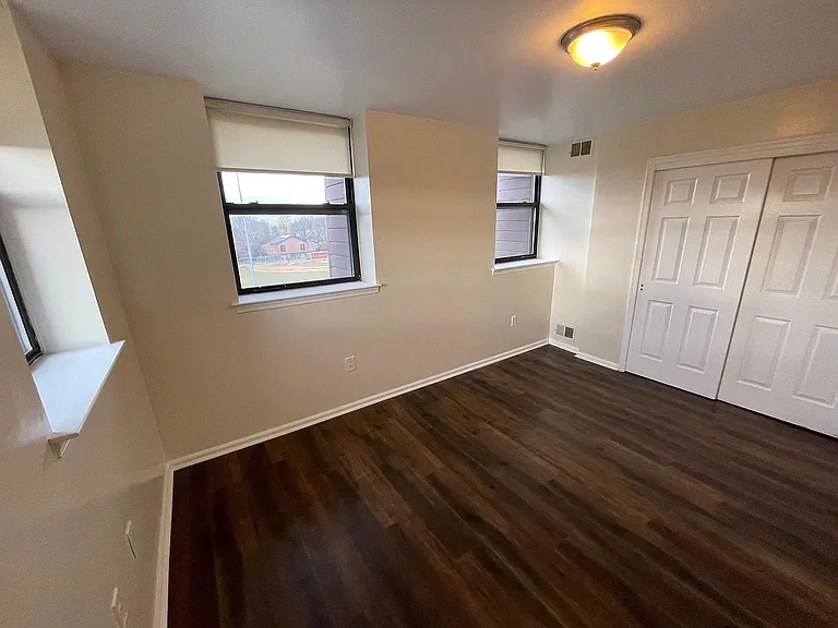 Walnut Ave — Photo 10