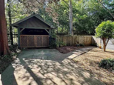 204 N Walnut St — Photo 22