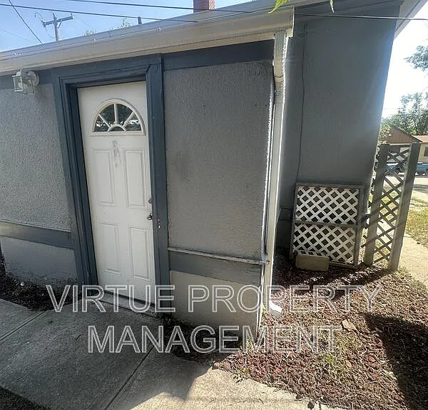 611 6th St #B — Photo 2