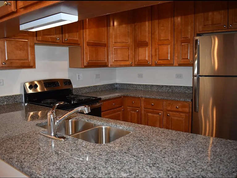 Emerald Court Apartments — Photo 26