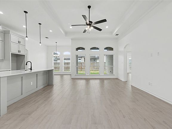 5th image of 101 Sapphire St