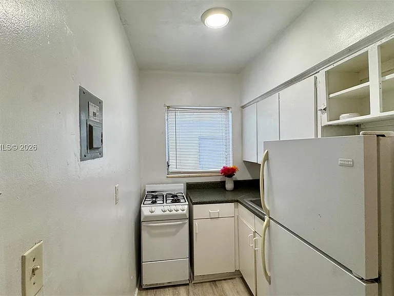 7717 Byron Ave #12 — Photo 7