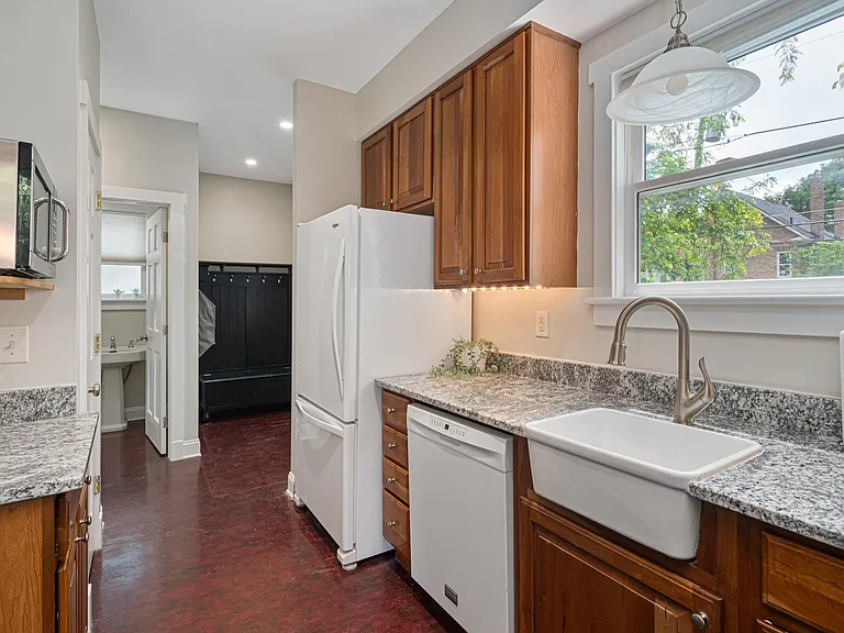 131 E Oakland Ave — Photo 13