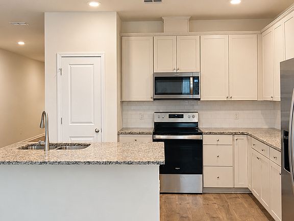 3rd image of 102 Benelli Dr