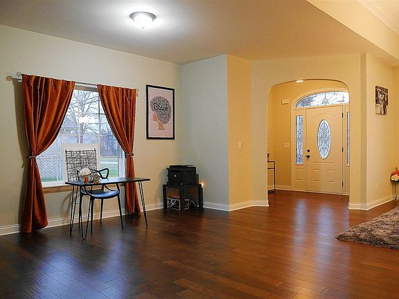 3rd image of 122 Shirley Blvd