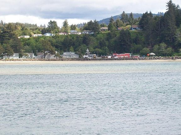 4th image of 305 NW Alsea Bay Dr