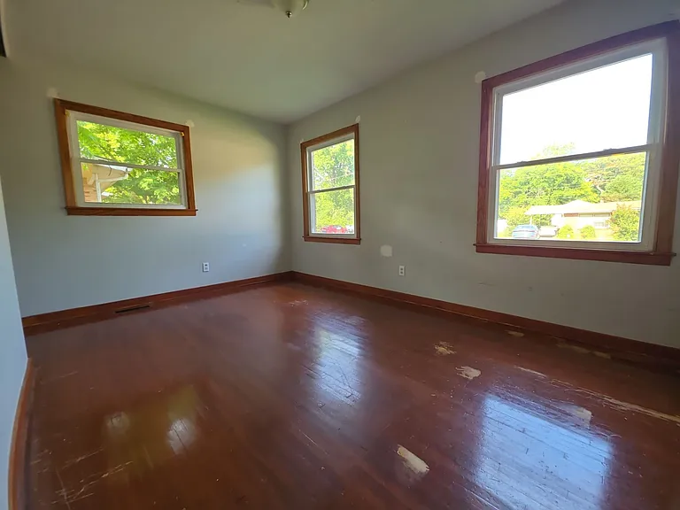 3204 Berkley St SW — Photo 9