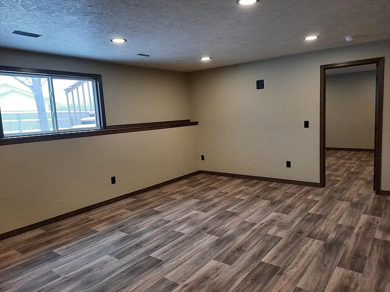 909 S Charlotte Ave — Photo 14