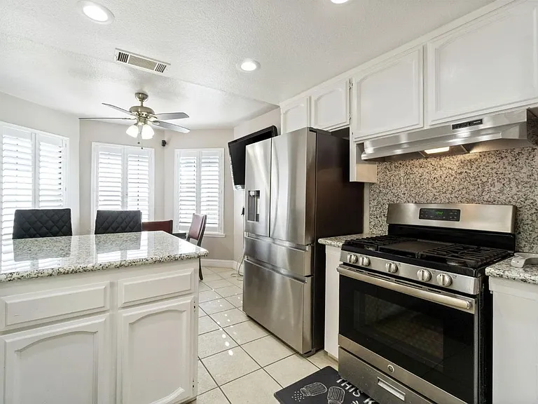 1050 E Fallbrook Ave — Photo 8