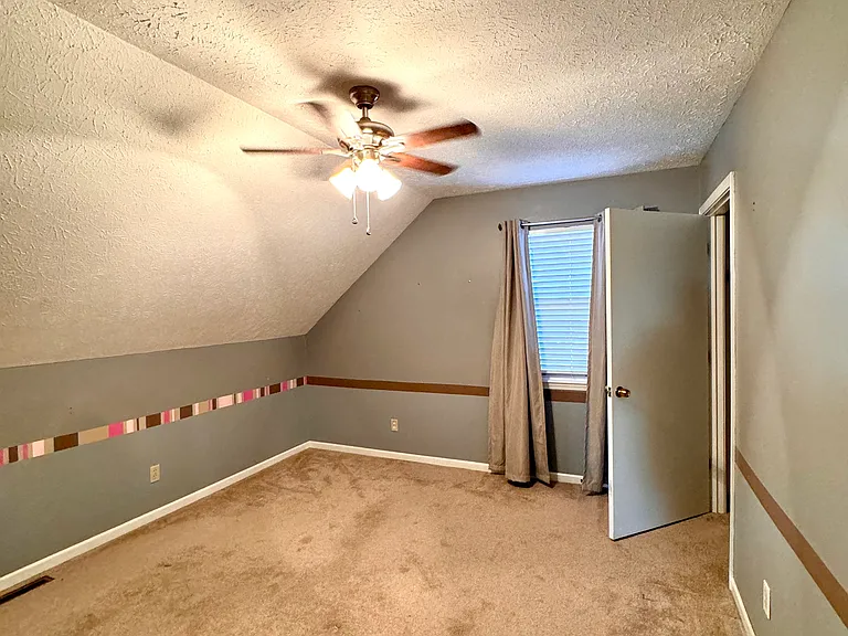 607 Yale Dr — Photo 7