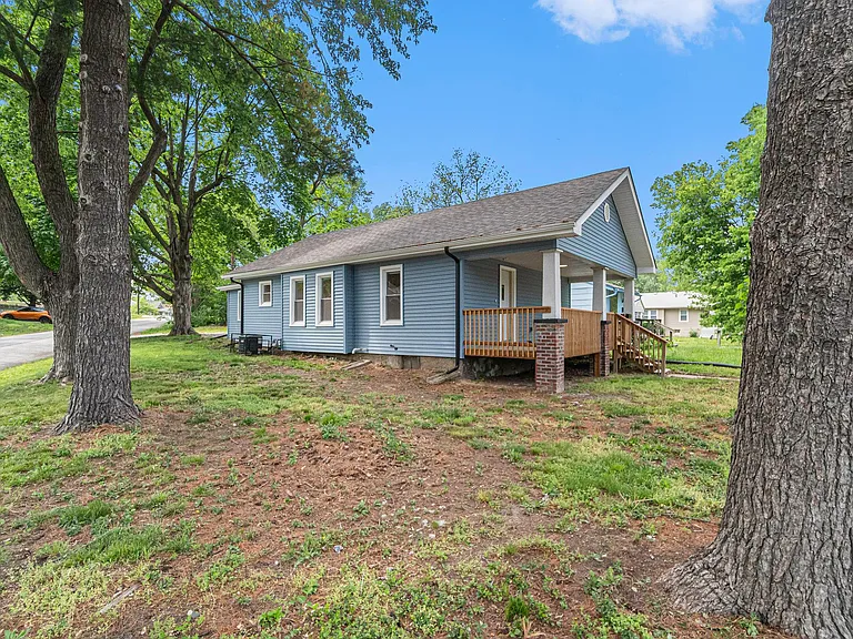 840 S Hardy Ave — Photo 3