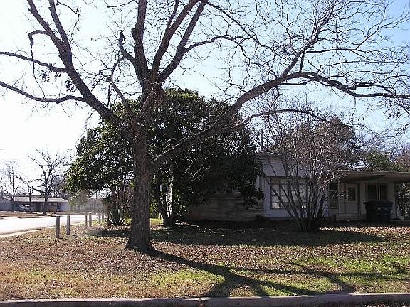 2nd image of 202 Leonidas Dr