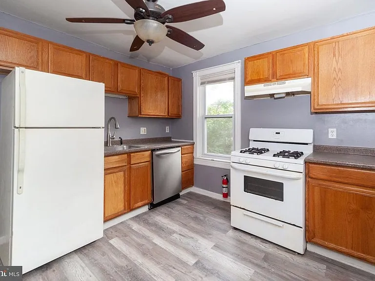 313 S Fairview St #B — Photo 16