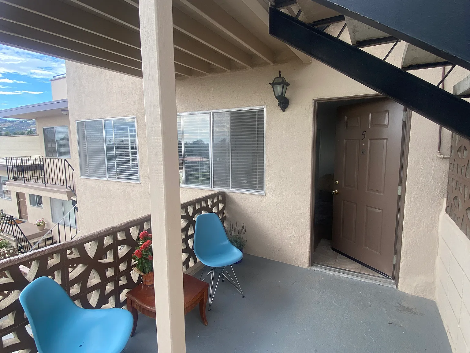 2 bed, 875 sqft, $1,990 — Photo 2