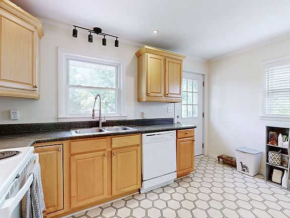 5th image of 1119 Glenview Dr