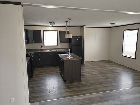 3rd image of 320 White Pine Dr #320
