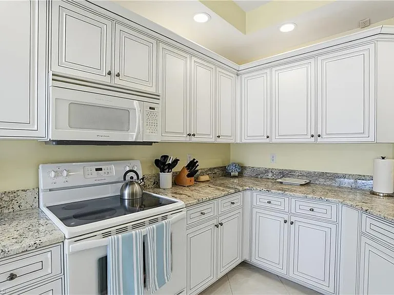 7048 Pelican Bay Blvd #C-302 — Photo 15