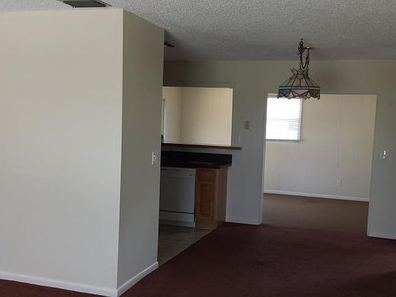 3rd image of 700 SW Sareta Ave